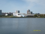 Blick auf die Sporthalle und unser Hotel